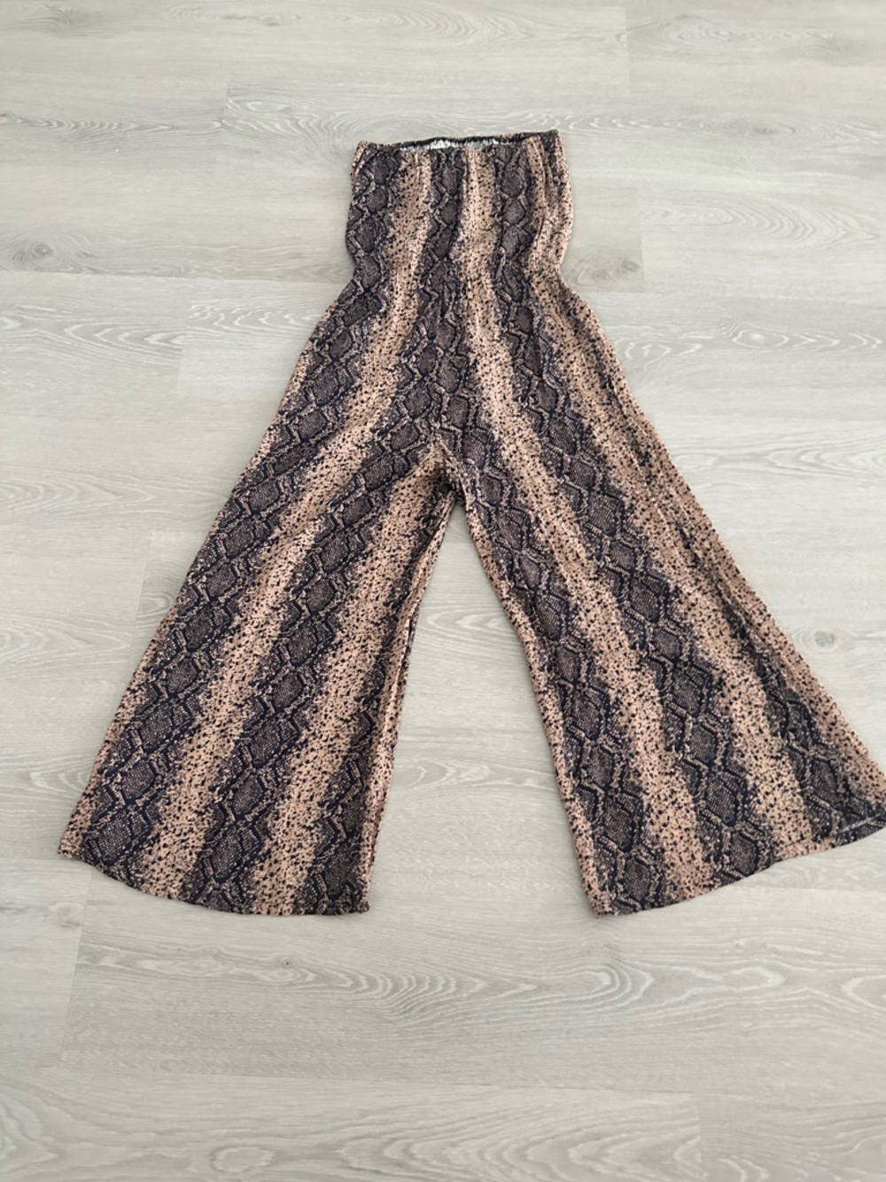 Gauze Snake Print Romper - Picture 4 of 9